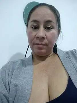 Snapshot of Nala1986 chatting on November 14, 1:37 am Nala1986 online show from November 14, 1:37 am