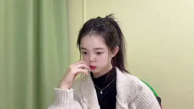 Snapshot of Nicole-13 chatting on January 17, 1:27 pm Nicole-13 online show from January 17, 1:27 pm