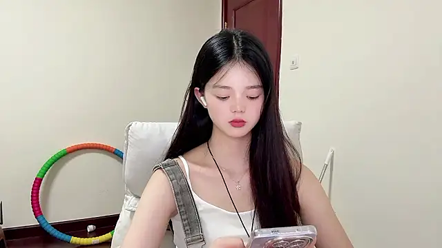 Snapshot of Nicole-13 chatting on June 3, 2:33 pm Nicole-13 online show from June 3, 2:33 pm
