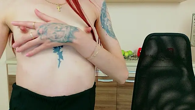 Julia Jae online show from February 9, 7:23 am