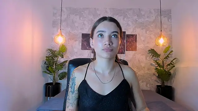 Snapshot of aitana_baker_ chatting on December 17, 7:20 pm aitana baker online show from December 17, 7:20 pm