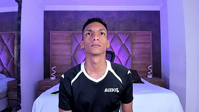 JulienSaint online show from February 5, 11:59 am