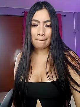 Snapshot of LunaaRosse chatting on October 25, 2:19 am LunaaRosse online show from October 25, 2:19 am