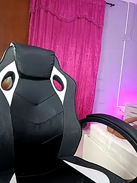 Snapshot of LunaaRosse chatting on November 15, 2:31 am LunaaRosse online show from November 15, 2:31 am