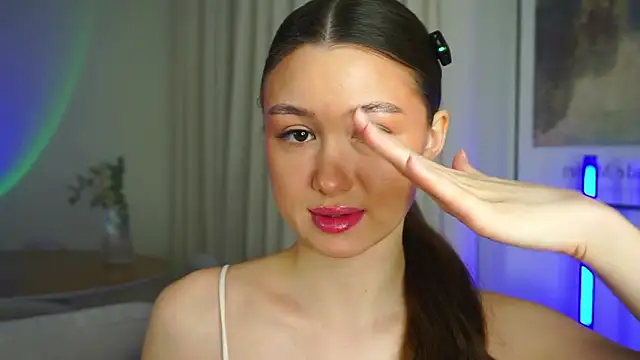 Snapshot of vvillywonka chatting on February 13, 1:45 am vvillywonka online show from February 13, 1:45 am