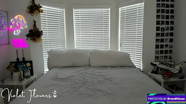 Snapshot of violetttflowers chatting on May 4, 3:52 pm violetttflowers online show from May 4, 3:52 pm