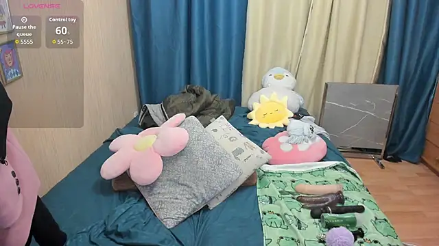 Dia Angel online show from November 3, 7:15 pm