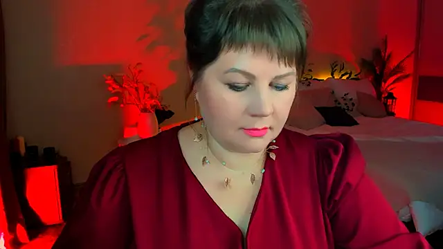 CrystaalStaar online show from November 20, 6:40 pm