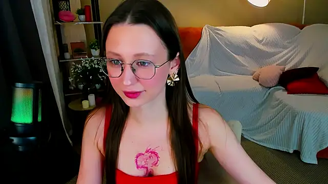 YourLovellyStory online show from February 21, 4:30 pm