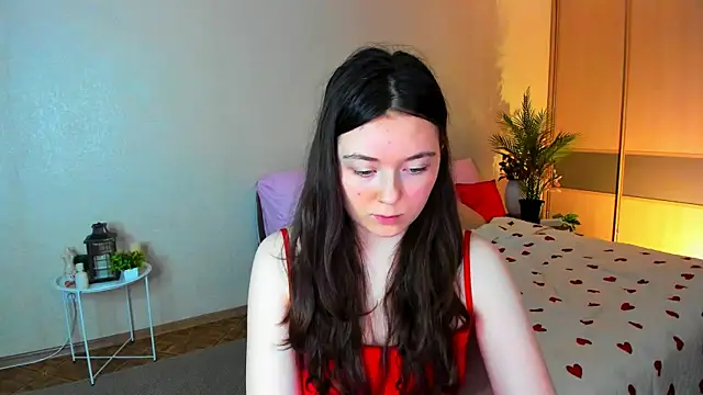 Snapshot of AlluringLookk chatting on July 7, 6:47 am AlluringLookk online show from July 7, 6:47 am