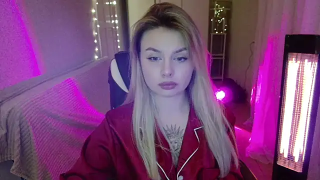 Snapshot of AngelicaHollywood chatting on February 10, 8:13 pm AngelicaHollywood online show from February 10, 8:13 pm