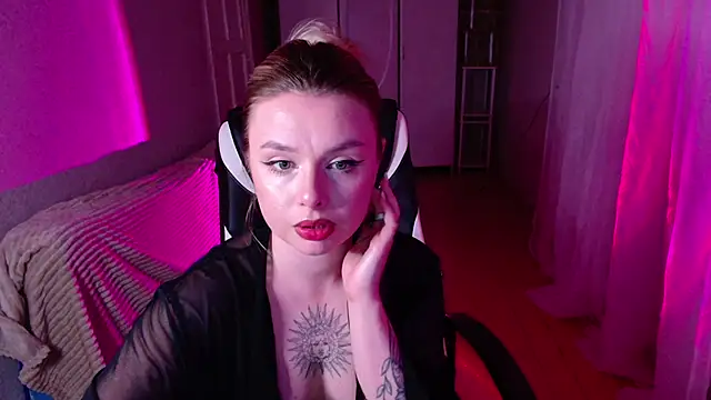 Snapshot of AngelicaHollywood chatting on February 16, 6:15 pm AngelicaHollywood online show from February 16, 6:15 pm