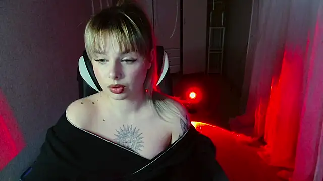 Snapshot of AngelicaHollywood chatting on February 19, 10:17 pm AngelicaHollywood online show from February 19, 10:17 pm