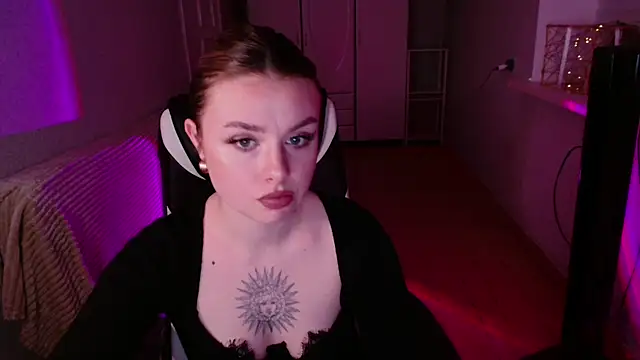 Snapshot of AngelicaHollywood chatting on February 25, 9:46 pm AngelicaHollywood online show from February 25, 9:46 pm