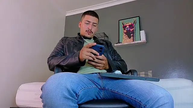 MrFox   online show from March 26, 7:30 pm