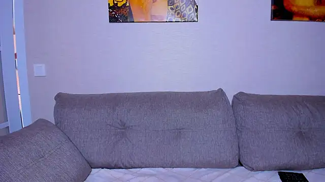 OliviaReece online show from April 7, 5:52 am