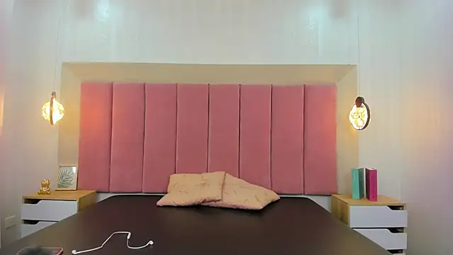 Emilia Bons online show from October 8, 1:53 pm