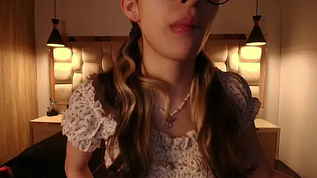 Emilia Bons online show from February 23, 2:03 pm