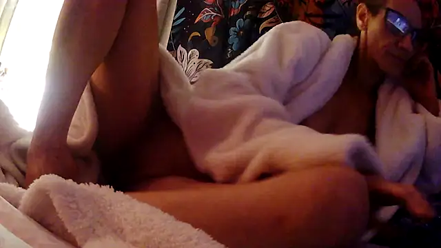 gypsyadventures1 online show from October 16, 6:03 am