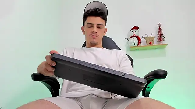 Mikecooper online show from December 15, 10:58 pm