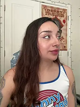 Snapshot of CharmingMaddie chatting on April 17, 3:15 pm CharmingMaddie online show from April 17, 3:15 pm