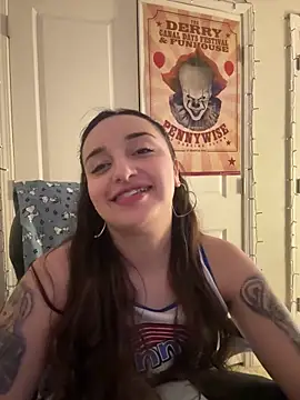 Snapshot of CharmingMaddie chatting on April 18, 5:11 am CharmingMaddie online show from April 18, 5:11 am