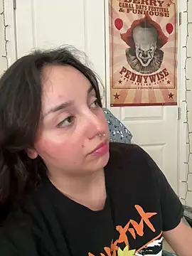 Snapshot of CharmingMaddie chatting on April 21, 5:50 pm CharmingMaddie online show from April 21, 5:50 pm