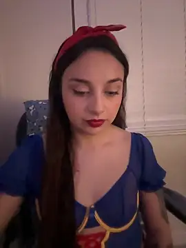 Snapshot of CharmingMaddie chatting on April 28, 5:34 am CharmingMaddie online show from April 28, 5:34 am