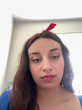 Snapshot of CharmingMaddie chatting on April 28, 5:40 pm CharmingMaddie online show from April 28, 5:40 pm