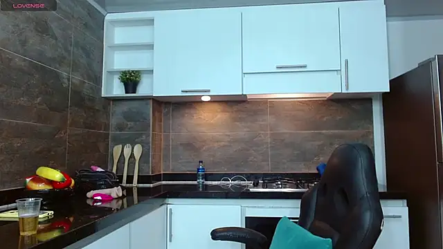 Snapshot of Violett_Salvatore chatting on February 27, 9:37 pm Violett Salvatore online show from February 27, 9:37 pm