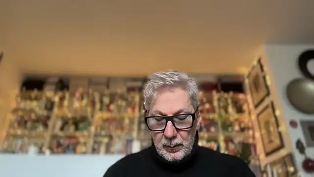 Snapshot of Eatnycum chatting on March 10, 7:46 am Eatnycum online show from March 10, 7:46 am