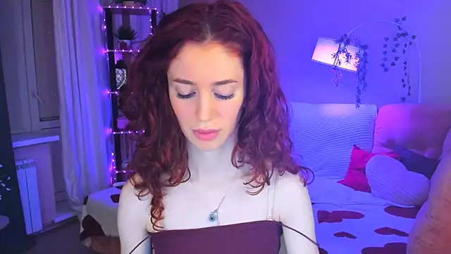 Snapshot of ChristinaConteeree chatting on June 25, 7:18 pm ChristinaConteeree online show from June 25, 7:18 pm