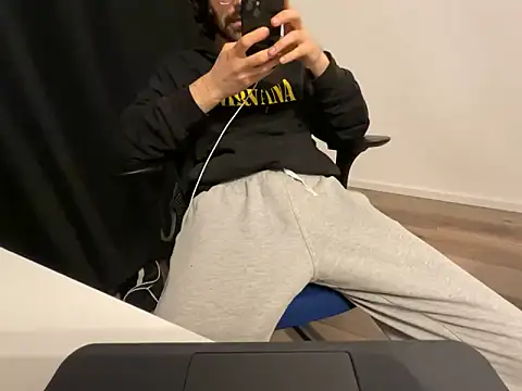 Frankieyyy1 online show from April 29, 7:09 pm