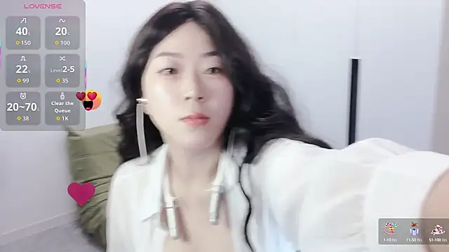 Snapshot of Emmaq996 chatting on October 13, 7:41 am Emmaq996 online show from October 13, 7:41 am