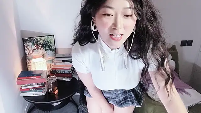 Snapshot of Emmaq996 chatting on October 20, 2:45 am Emmaq996 online show from October 20, 2:45 am