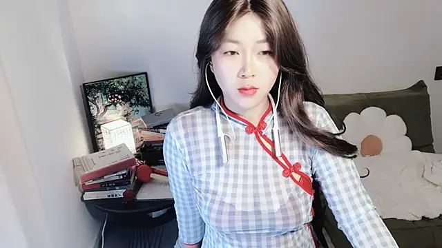 Snapshot of Emmaq996 chatting on November 6, 2:34 am Emmaq996 online show from November 6, 2:34 am