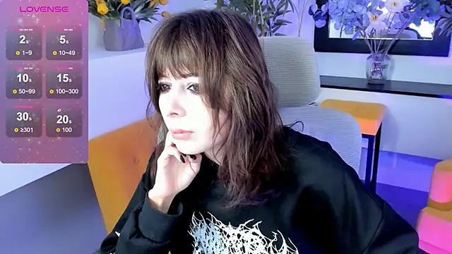 Snapshot of CrystallBloom chatting on October 10, 2:21 am CrystallBloom online show from October 10, 2:21 am