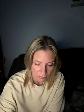 Snapshot of Lexi-Lux-X chatting on September 21, 1:40 am Lexi-Lux-X online show from September 21, 1:40 am