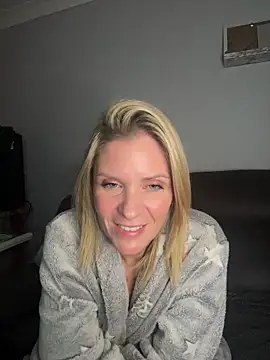 Snapshot of Lexi-Lux-X chatting on November 21, 2:54 am Lexi-Lux-X online show from November 21, 2:54 am