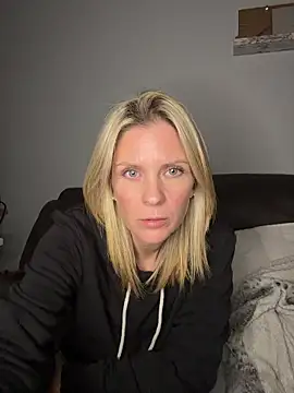 Snapshot of Lexi-Lux-X chatting on November 26, 3:07 am Lexi-Lux-X online show from November 26, 3:07 am