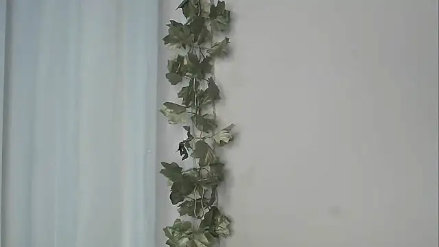 angelainparis28 online show from November 12, 7:13 pm