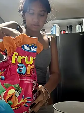 Snapshot of lynn9000 chatting on October 17, 6:05 am lynn9000 online show from October 17, 6:05 am