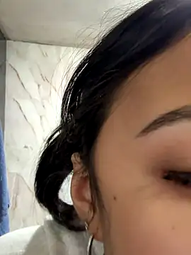 Snapshot of lynn9000 chatting on November 22, 1:04 am lynn9000 online show from November 22, 1:04 am