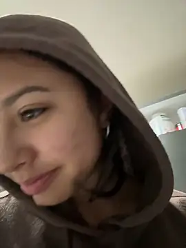 Snapshot of lynn9000 chatting on November 23, 3:17 am lynn9000 online show from November 23, 3:17 am