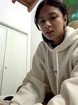 Snapshot of lynn9000 chatting on November 27, 4:03 am lynn9000 online show from November 27, 4:03 am