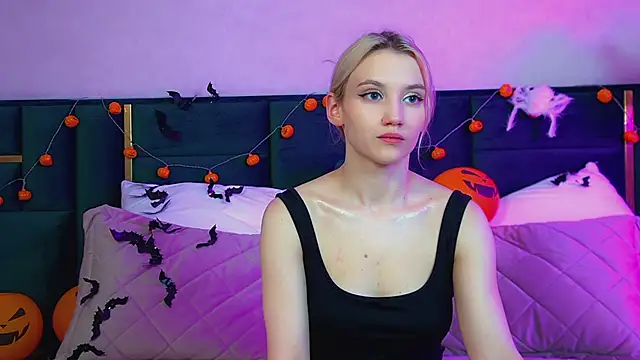 StacyEvances online show from October 24, 6:04 pm