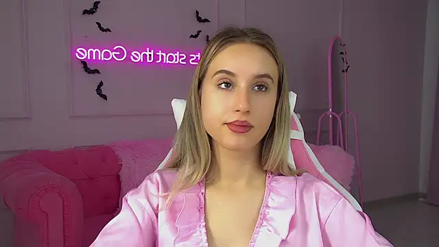 VictoriaHopsons online show from October 18, 9:10 am