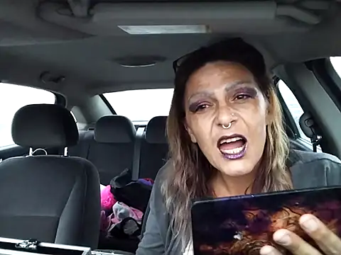 Snapshot of SparklesB1tch chatting on November 20, 11:26 pm SparklesB1tch online show from November 20, 11:26 pm