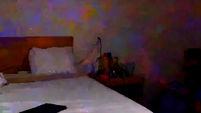 Snapshot of SparklesB1tch chatting on November 23, 11:32 am SparklesB1tch online show from November 23, 11:32 am