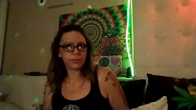 SparklesB1tch online show from April 27, 4:10 am